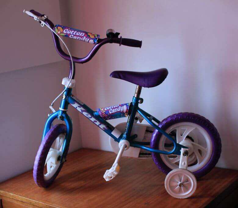 Children's bike with training wheels